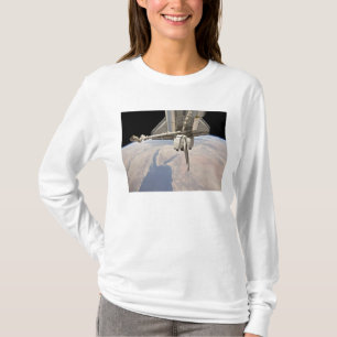 Der Achternabschnitt der angekoppelten Raumfähre T-Shirt