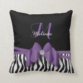 Der Amethyst Zebra, der Striped ist, beugte Kissen