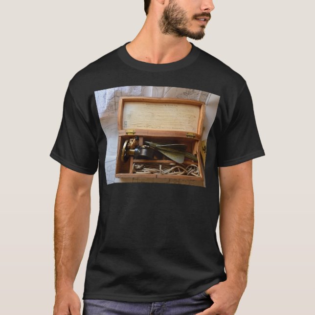 Der antike Klotz des Schiffs T-Shirt (Vorderseite)