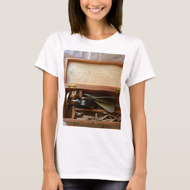 Der antike Klotz des Schiffs T-Shirt (Vorderseite)