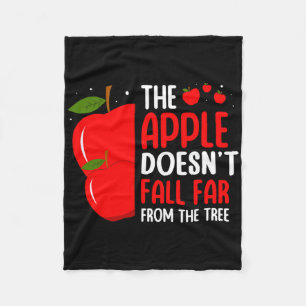 Der Apfel fällt nicht weit vom Baumapfel-Bild Fleecedecke