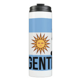 Der argentinische Flag-Fußballspieler verwendet Pu Thermosbecher