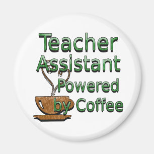 Der Assistent des Lehrers angetrieben durch Kaffee Magnet