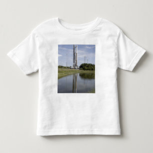 Der Atlas V/Centaur kommt auf der Startcompl an Kleinkind T-shirt