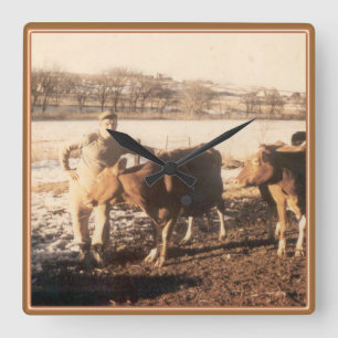 Der Bauernhof des Großvaters Quadratische Wanduhr