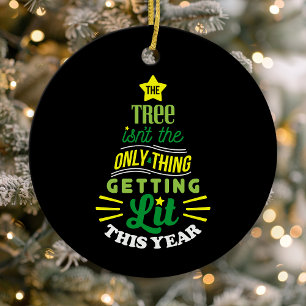 Der Baum ist nicht das Einzige, das angezündet wir Keramik Ornament