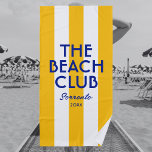 Der Beach Club Sorrento Yellow Cabana Strip Strandtuch<br><div class="desc">Das Strandhandtuch des Beach Club ist perfekt für Ihren Strandurlaub.. gelbe Cabana-Streifen mit lebendigen blauen "The Beach Club"-Buchstaben. Personalisieren Sie sich mit den Details Ihrer Strandreise... Jahr und Strand Ziel. Ideal für einen Strandausflug mit Familie oder Freunden oder einen Bachelorette im Beach Club oder als Memento für einen vergangen Ausflug....</div>