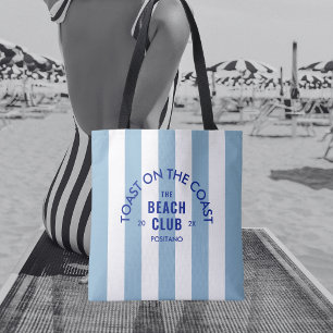 Der Beach Club Toast auf dem blauen Streifen der K Tasche