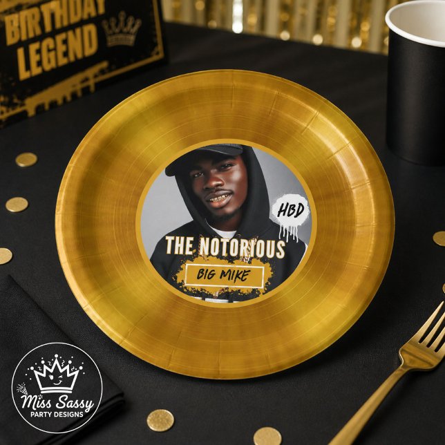 Der Berühmte | Custom Foto Hip Hop Gold Record Pappteller (Hip hop gold record paper plate with custom photo, name, and HBD graffiti birthday design)