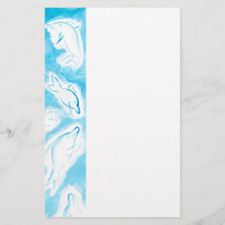 Der blaue Spaß der glücklichen Delphine, der durch Briefpapier