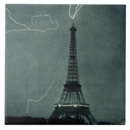 Der Blitz trifft auf den Eiffelturm Fliese