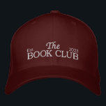 Der Buchclub Hat Bestickte Baseballkappe<br><div class="desc">Vervollständigen Sie Ihr Booklook mit "The Book Club" Hut! Dieser stilvolle und vielseitige Hut ist das perfekte Accessoire für jeden Buchliebhaber, der Ihren Alltagsvorstellungen eine Touch literarischen Charmes verleiht. Unser Hut, der mit "The Book Club" bestickt wurde, zeigt stolz Ihre Liebe zum Lesen und feiert die Freude an den Buchklubdiskussionen....</div>