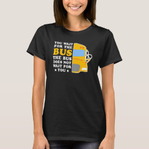 Der Busfahrer wartet nicht auf den Personenverkehr T-Shirt