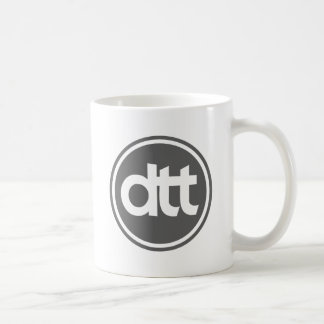 Der Dan Taylor wirft Kaffee-Tasse Kaffeetasse