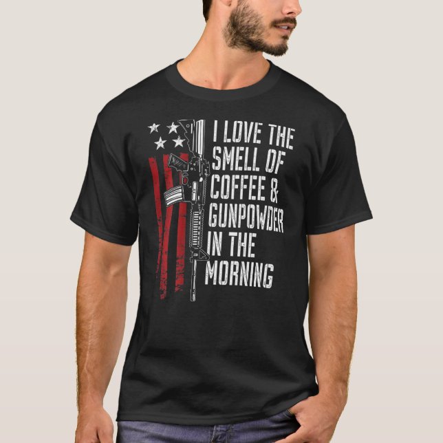 Der Duft von Kaffee und Gunpulver am Morgen T-Shirt (Vorderseite)