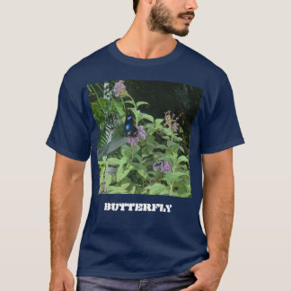 Der dunkle T - Shirt der Männer