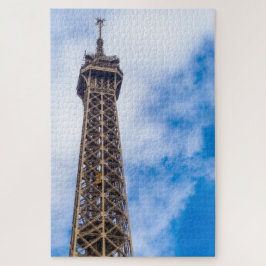 Der Eiffelturm in den Wolken von Paris, Frankreich