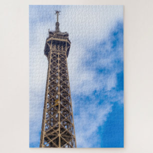 Der Eiffelturm in den Wolken von Paris, Frankreich