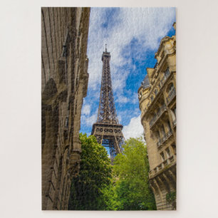 Der Eiffelturm zwischen den Gebäude, Paris, Frankr