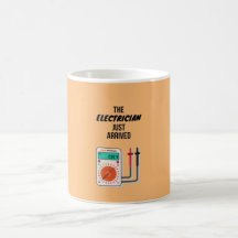 Der Elektriker hat gerade Geschenke für den Elektr