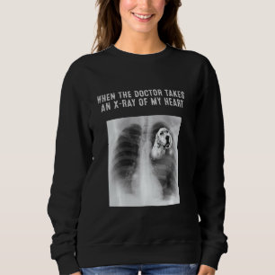 Der englische Hundearzt nimmt eine X-Ray an meiner Sweatshirt
