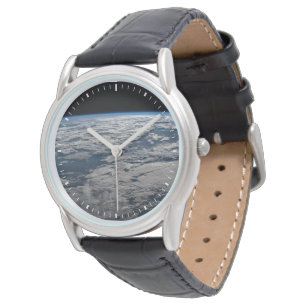 Der Erdwall über einem bewölkten Western Australie Armbanduhr