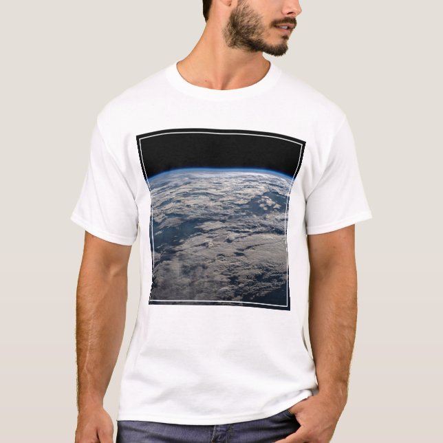 Der Erdwall über einem bewölkten Western Australie T-Shirt (Vorderseite)