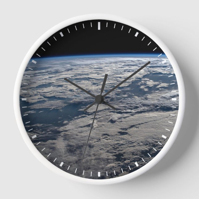 Der Erdwall über einem bewölkten Western Australie Uhr (Vorderseite)