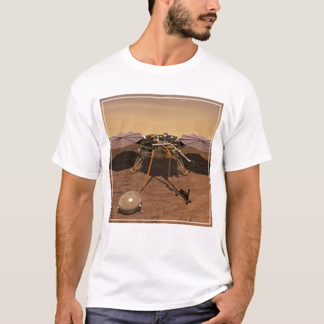 Der Erkennungsleuchter, der auf der Oberfläche von T-Shirt (Vorderseite)