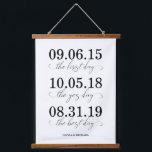 Der erste Tag, der Ja-Tag, der beste Tag Hochzeit Wandteppich Mit Holzrahmen<br><div class="desc">Modernes und elegantes Design gedruckt The First Day,  The Yes Day,  The Best Day Wedding Hanging Tapestry,  die mit Ihrem Text angepasst werden kann. Karo im Grafikdesign-Store für andere Produkte,  die diesem Design entsprechen!</div>