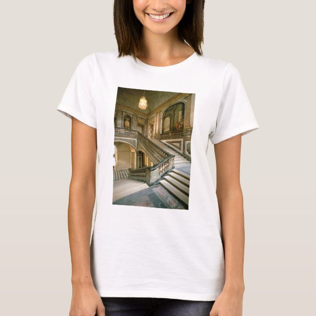 Der Escalier de la Reine (Königstreppe) 1680 T-Shirt (Vorderseite)