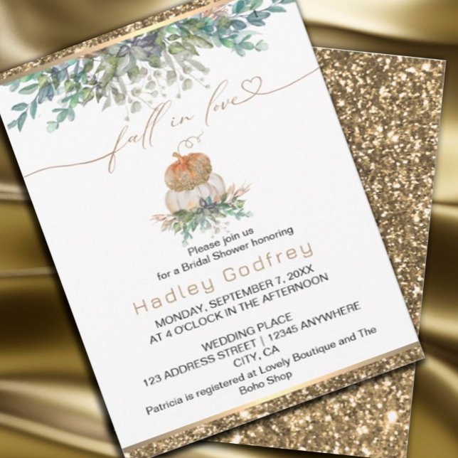 Der Fall in der Liebe Elegant Wedding Gold Pumpkin Einladung (#zazzlemade #goldpumpkin #whiteandgoldpumpkin #fallinlove #wedding #autumninvitation)