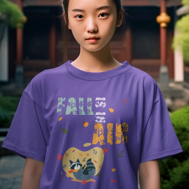 Der Fall ist in Luft mit schwindendem Raccoon T-Shirt (Fall Is In Air With Swinging Raccoon T-Shirt)