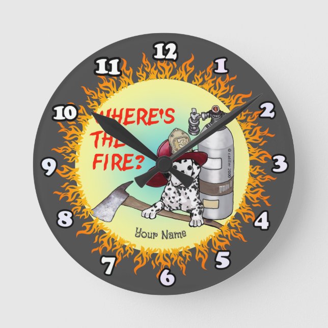 Der Feuerwehrmann hält die Feueruhr wach Runde Wanduhr (Vorderseite)