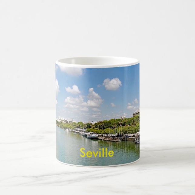 Der Fluss Guadalquivir und der goldene Turm Kaffeetasse (Mittel)