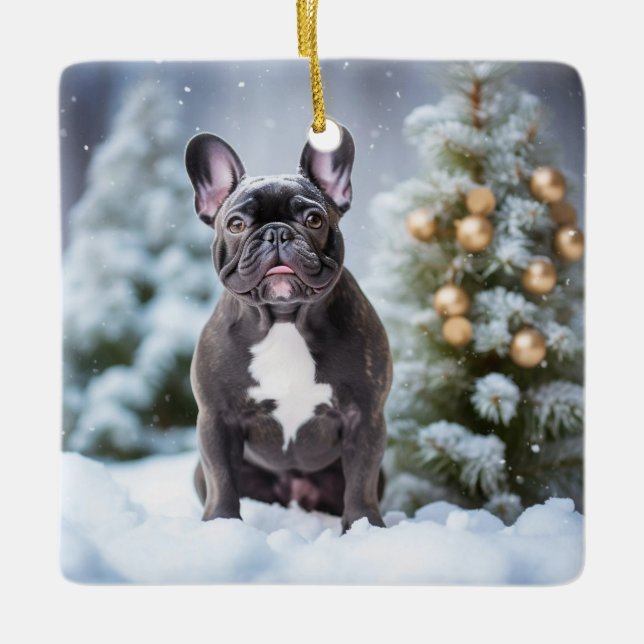 Der französische Bulldog im Schnee Keramikornament (Vorderseite)