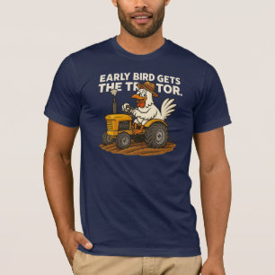 Der frühe Vogel bekommt den Traktor. Hühnerfarm T-Shirt