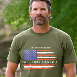 Der ganze amerikanische Vater Personalisiert Vater T-Shirt<br><div class="desc">Patriotic All American Vater T Shirt - Zeigen Sie Ihrem Papa, dass er ein sternengeplagter Held ist, mit diesem kühnen "All American Vater"-Design, das eine bedrückte amerikanische Flagge in Rot, Weiß und Blau zeigt. Die robuste Pinselstiche verleiht ihr einen Vintagen Vorteil, während die Möglichkeit, mit Kindernamen zu personalisieren, diese herzliche,...</div>
