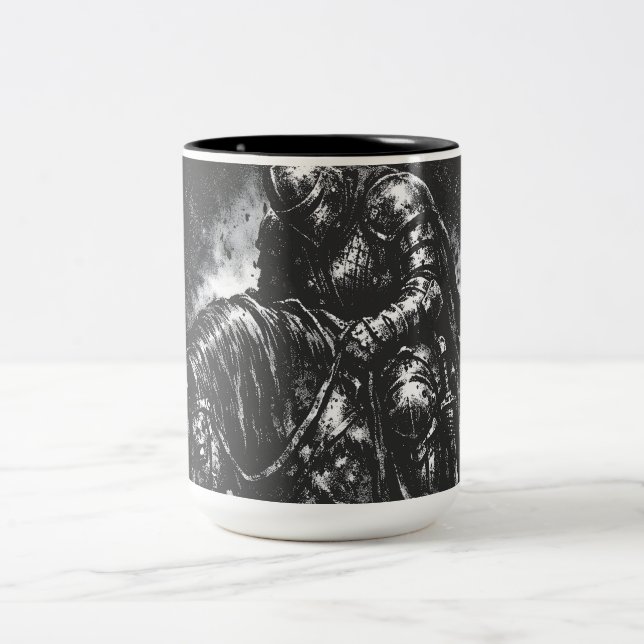 Der gefallene Ritter von BurnsInHell Zweifarbige Tasse (Mittel)