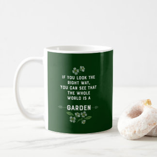 Der Geheimgarten zitiert ein Kissen mit einem Kopf Kaffeetasse