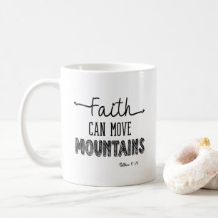 Der Glaube kann Gebirge in Schwarz und Weiß bewege Kaffeetasse