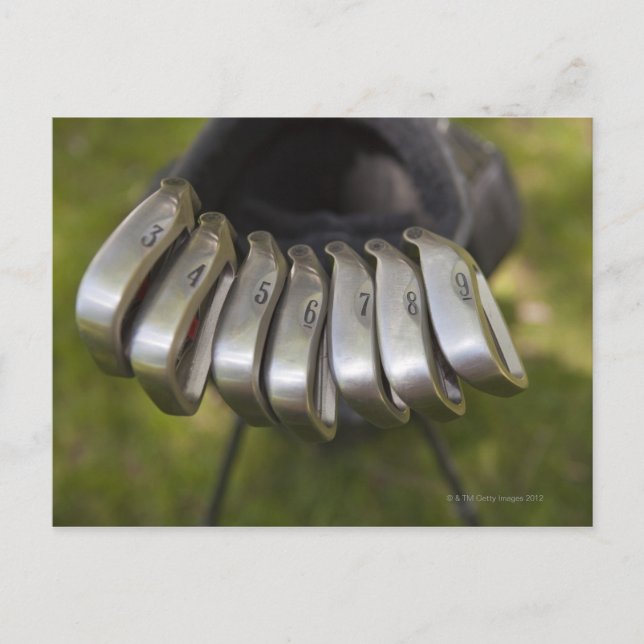Der Golfclub zieht sich in eine Tasche. Drei bis n Postkarte (Vorderseite)