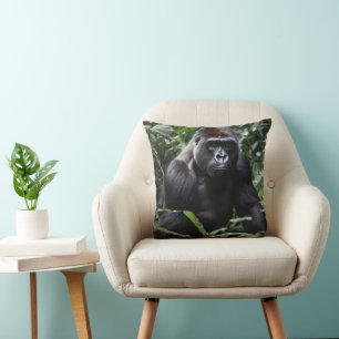 Der Gorilla-König in Mitternacht: Der Monarch des Kissen