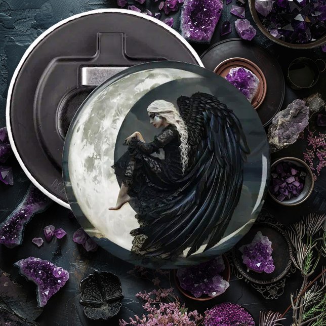 Der gotische Engel sitzt auf dem Mond Flaschenöffner (Von Creator hochgeladen)