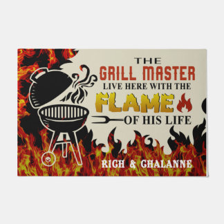 Der Grillmeister lebt hier mit Flammen  Fußmatte