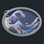 Der große Hokusai Wave Carbon Fibre Style Ovale Gürtelschnalle<br><div class="desc">Ein von der Großen Welle von Kanagawa inspiriertes, von dem japanischen Künstler Hokusai gemaltes Design. Es wird gerendert, wie ein silberfarbener Stahl auf einem schier modernen marineblauen, blauen Kohlenstofffaser wie Hintergrund auszusehen. Klingt gut, eine tolle Geschenkidee. Verwenden Sie den Link "Diesen Designer Gefragt", um uns mit Ihren speziellen Designanfragen oder...</div>