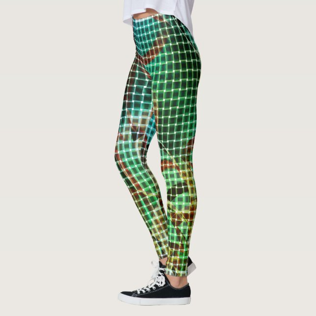 Der grün-braune Korbweisstil ähnelt trockenem Stro Leggings (Links)