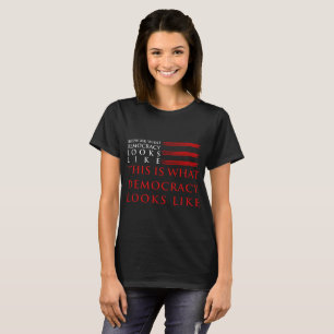 Der grundlegende dunkle T - Shirt der