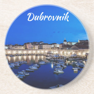 Der Hafen von Dubrovnik und die nachts beleuchtete Getränkeuntersetzer