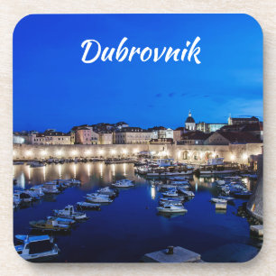 Der Hafen von Dubrovnik und die nachts beleuchtete Getränkeuntersetzer